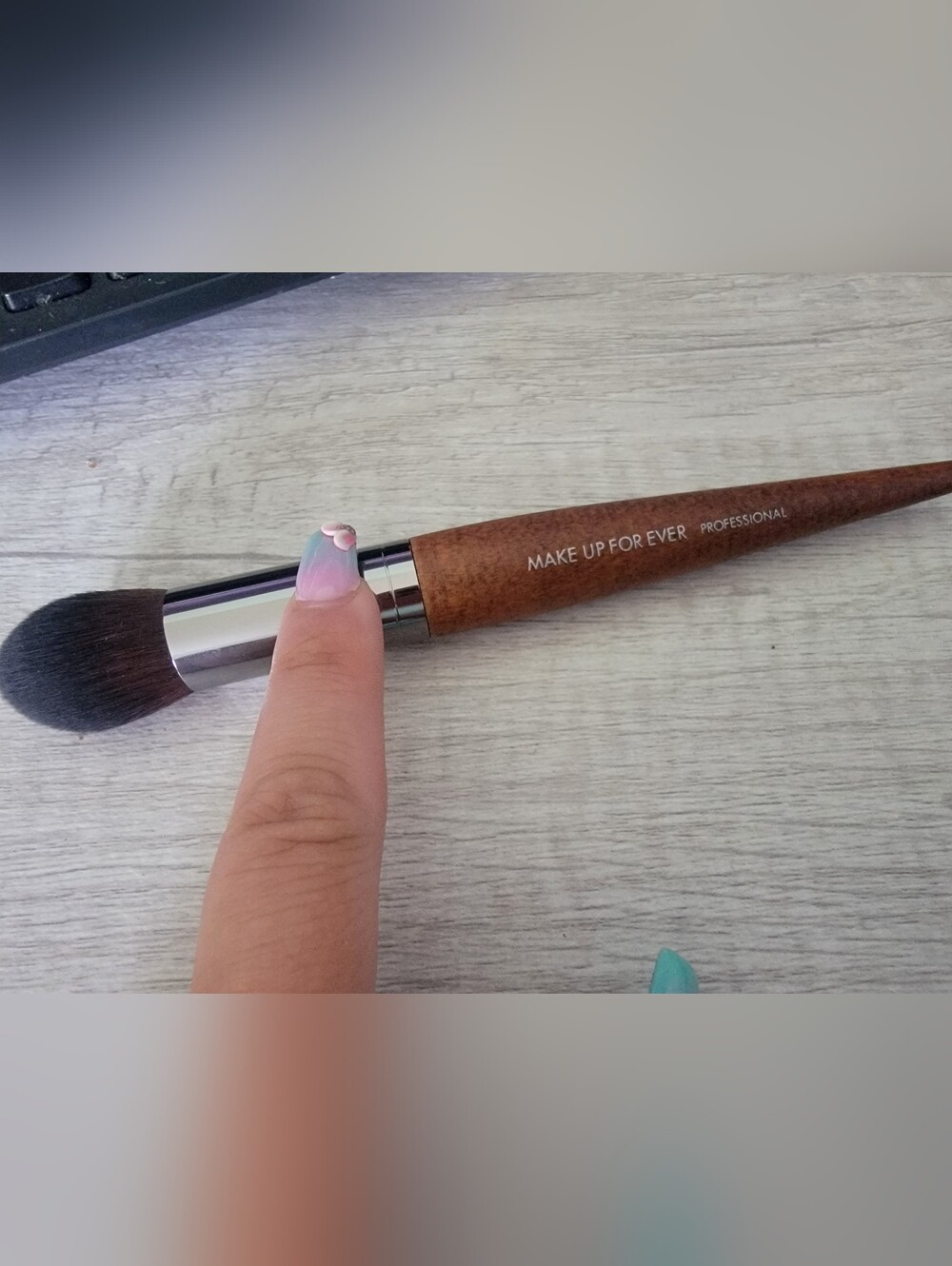 Make up for ever 152 Medium Highlighter Brush